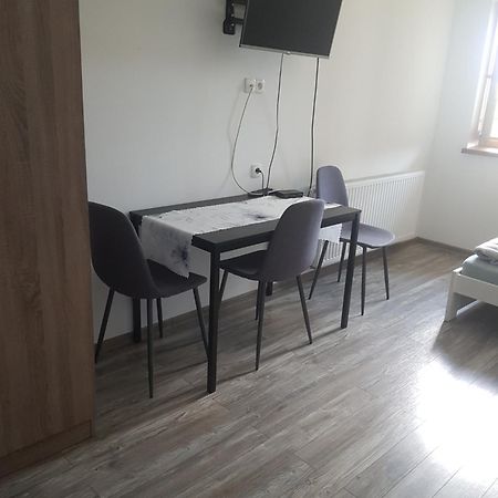 Stas -Przy Szkole Nr 3 W Skawie Skawa Exterior foto